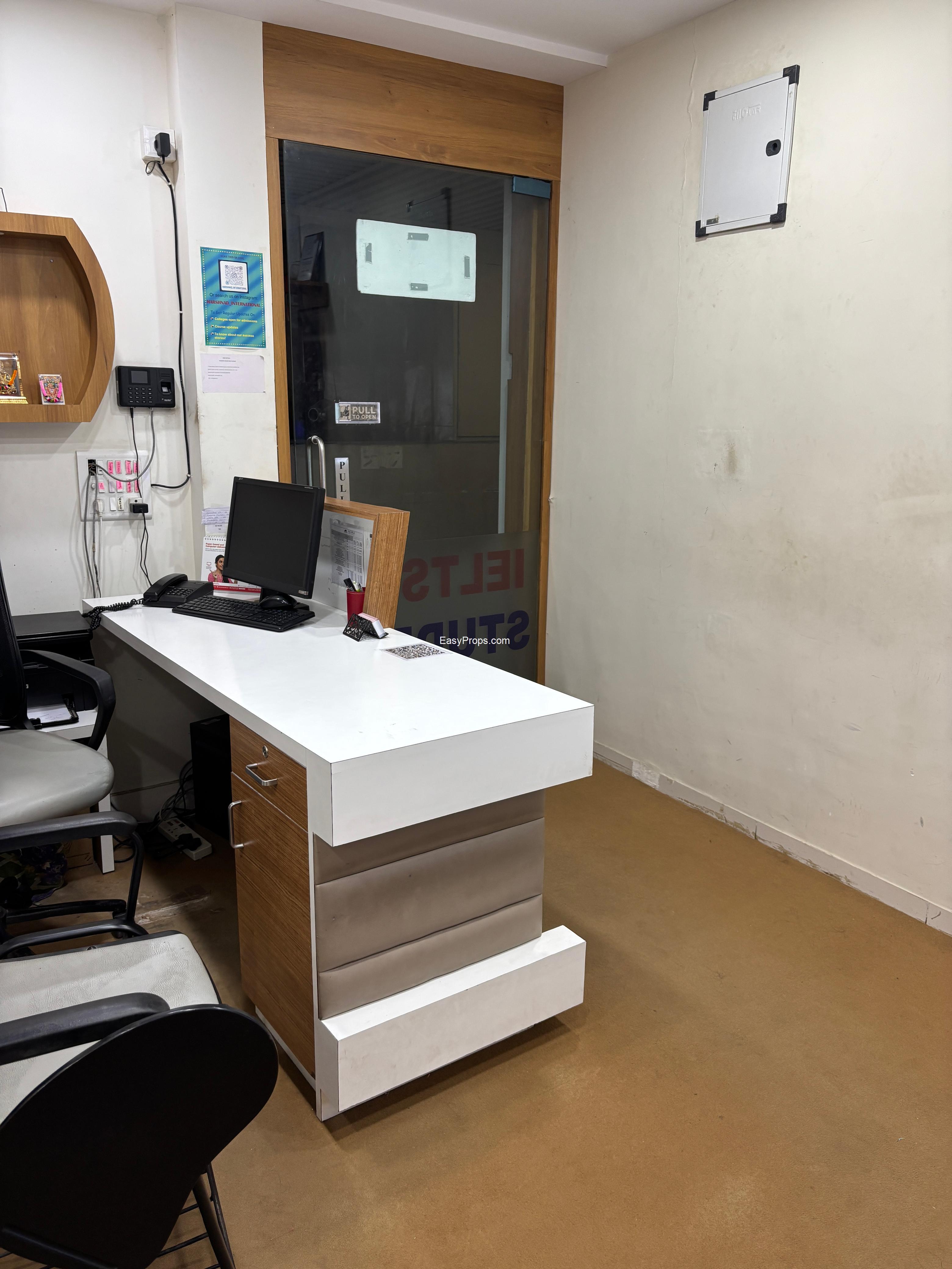 showroom on rent in vastrapur 
